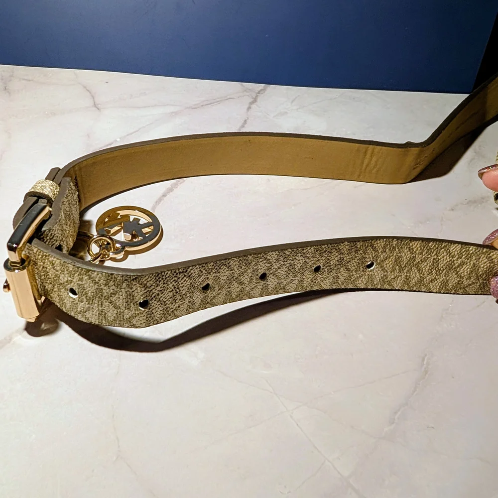 Michael Kors Gold Women's Belt Bag EUC Size M/8 - Picture 8 of 8